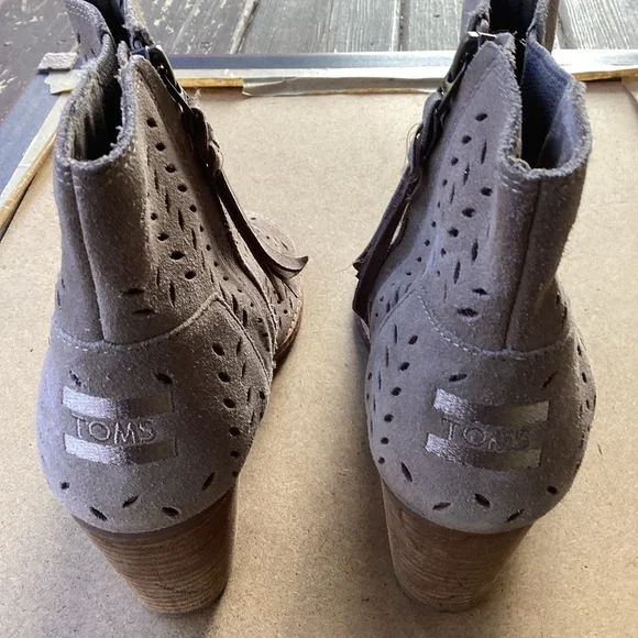 Toms light tan academia heeled open toed shoes, size 9 - Picture 5 of 9